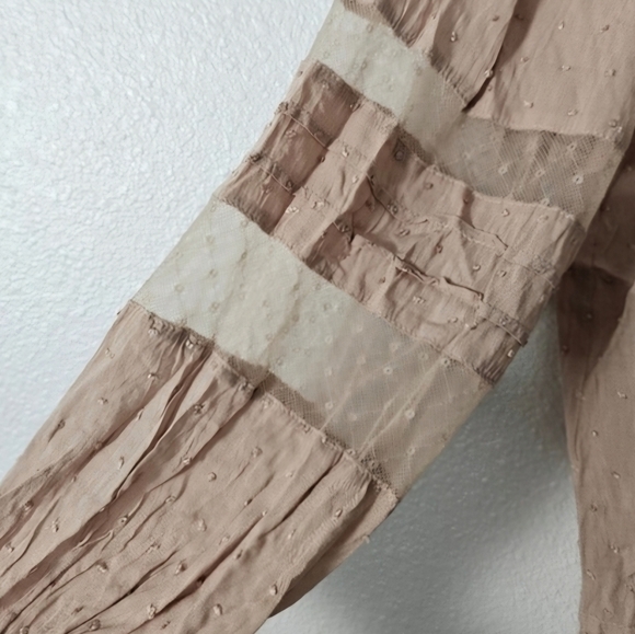 Elegant Beige Women's Top Sz XS - Picture 2 of 10